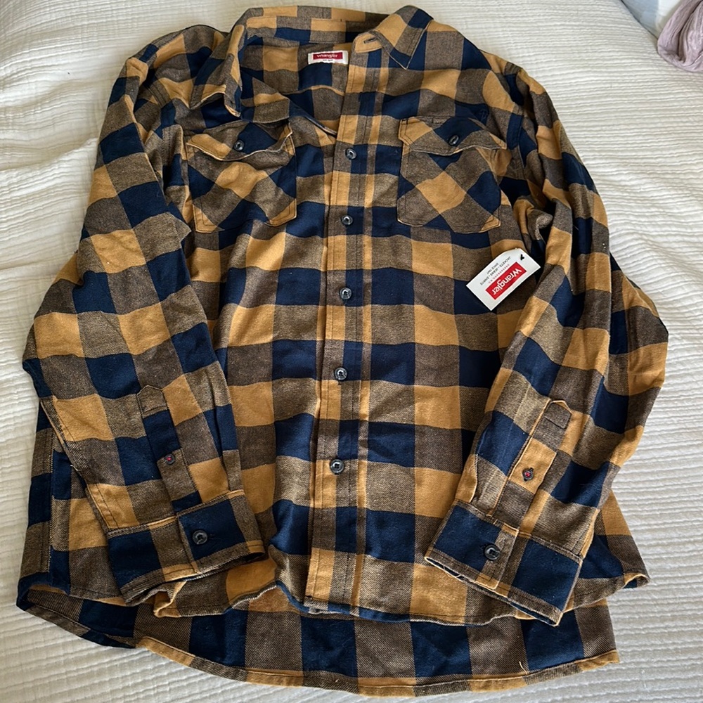 NWT WRANGLER BUTTON DOWN